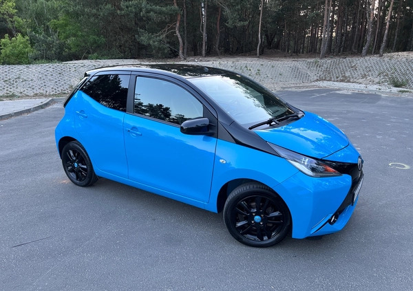 Toyota Aygo cena 36900 przebieg: 52000, rok produkcji 2015 z Warszawa małe 562